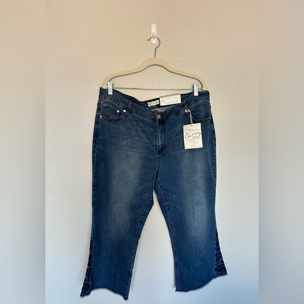 Cato Fashion Curvy Kick Flare Crop Jeans With Embroidered